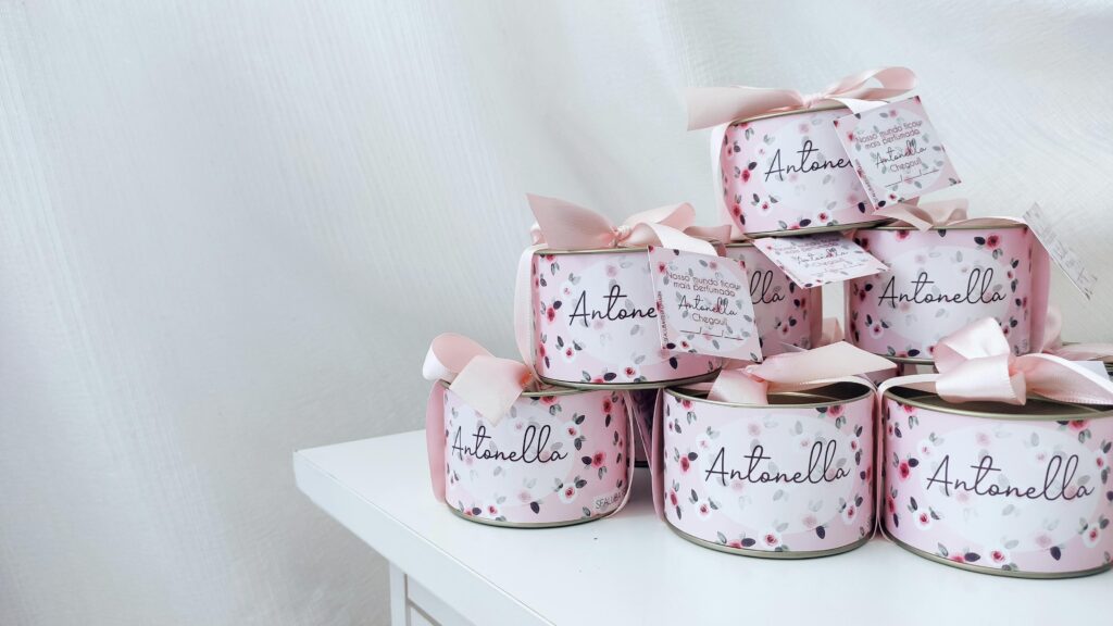 "Lembrancinhas personalizadas de cartonagem Madame Brasilis"